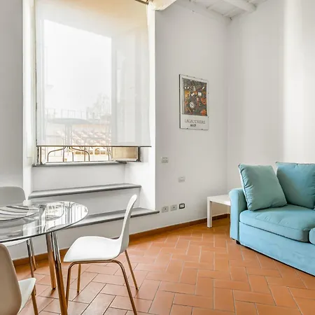 Guesthost - The Lions' Apartment In The Historic Centre X8-3